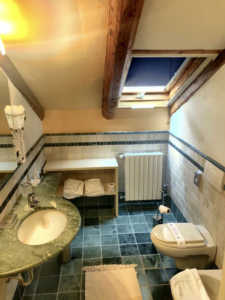 Hotel La Fert� Restaurant And Suites