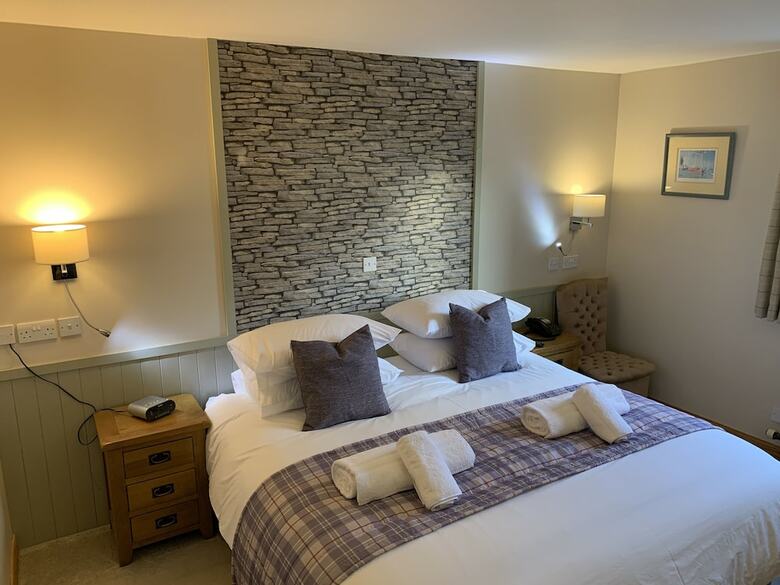 Standing Stones Hotel