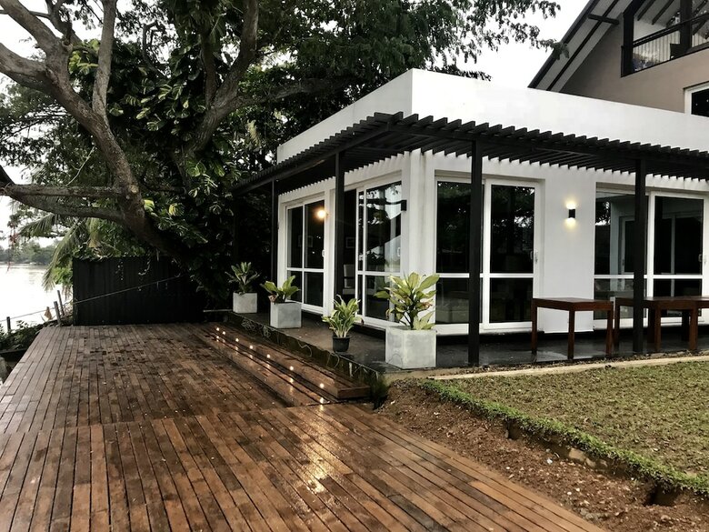 Villa By The Edge