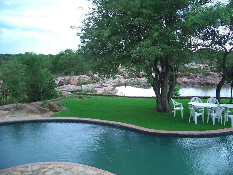 Posada Nyangombe Safari Lodge