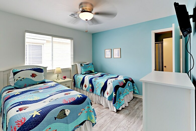 221b Las Palmas - Two Bedroom Condo