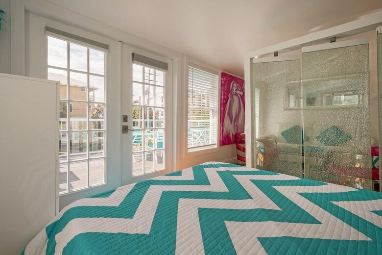 Oceanic Estate #4 - Two Bedroom Apartment