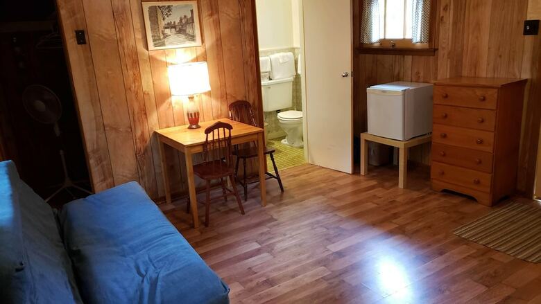 Hotel Miners Bay Lodge
