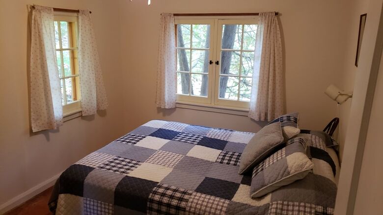 Hotel Miners Bay Lodge