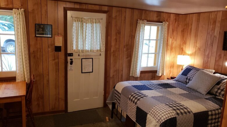 Hotel Miners Bay Lodge