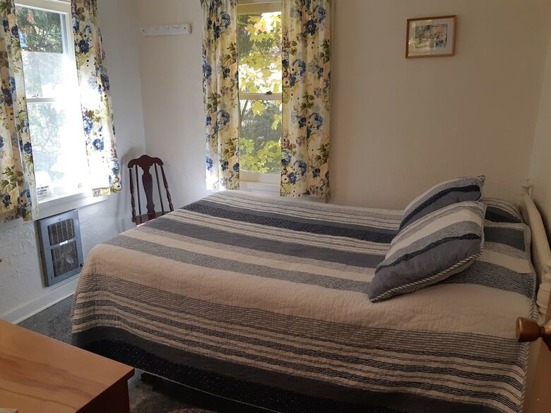 Hotel Miners Bay Lodge