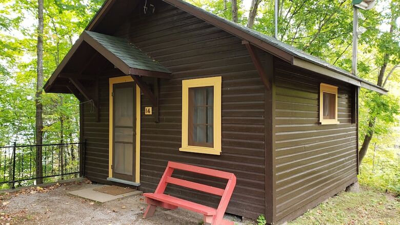 Hotel Miners Bay Lodge