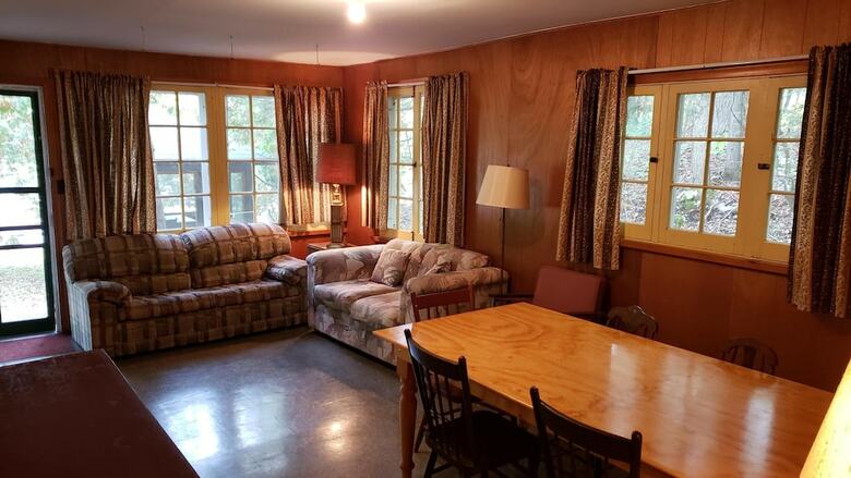 Hotel Miners Bay Lodge