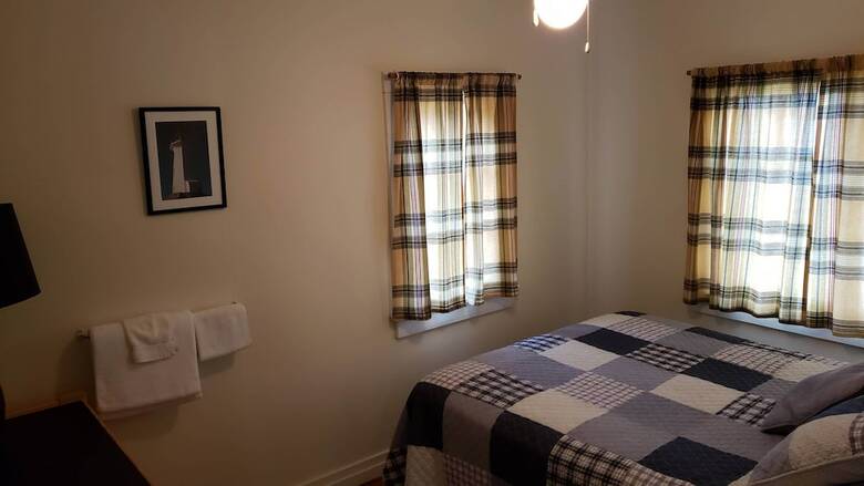 Hotel Miners Bay Lodge