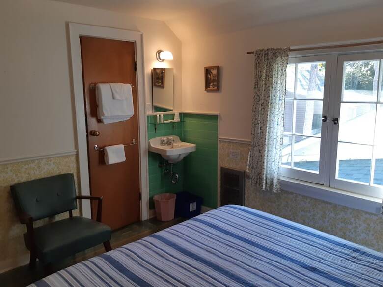 Hotel Miners Bay Lodge