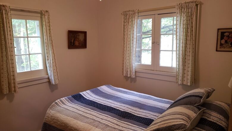 Hotel Miners Bay Lodge
