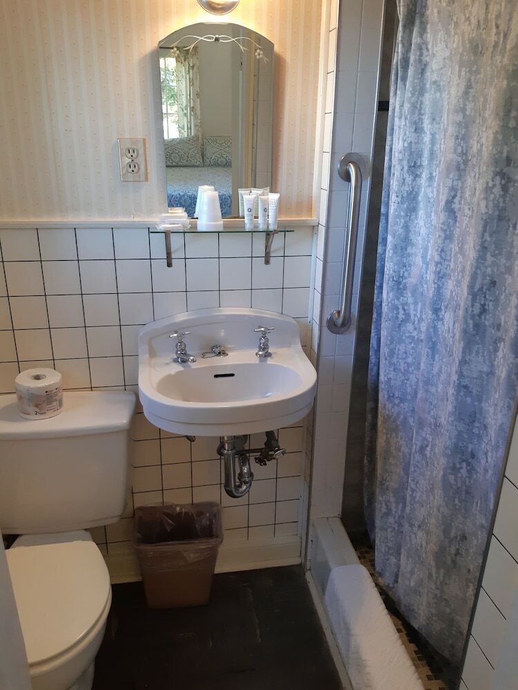 Hotel Miners Bay Lodge
