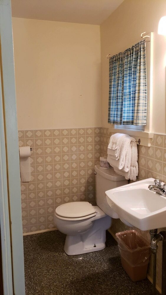 Hotel Miners Bay Lodge