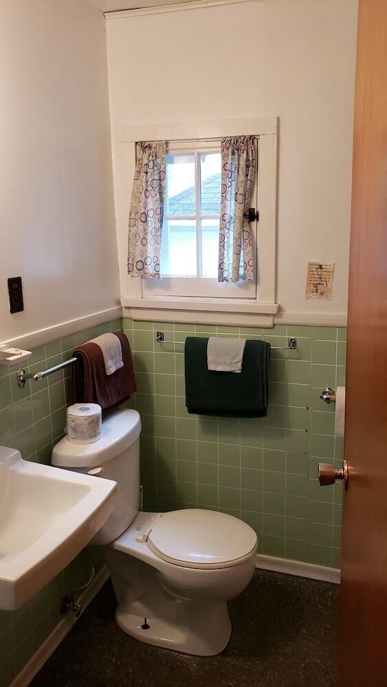 Hotel Miners Bay Lodge