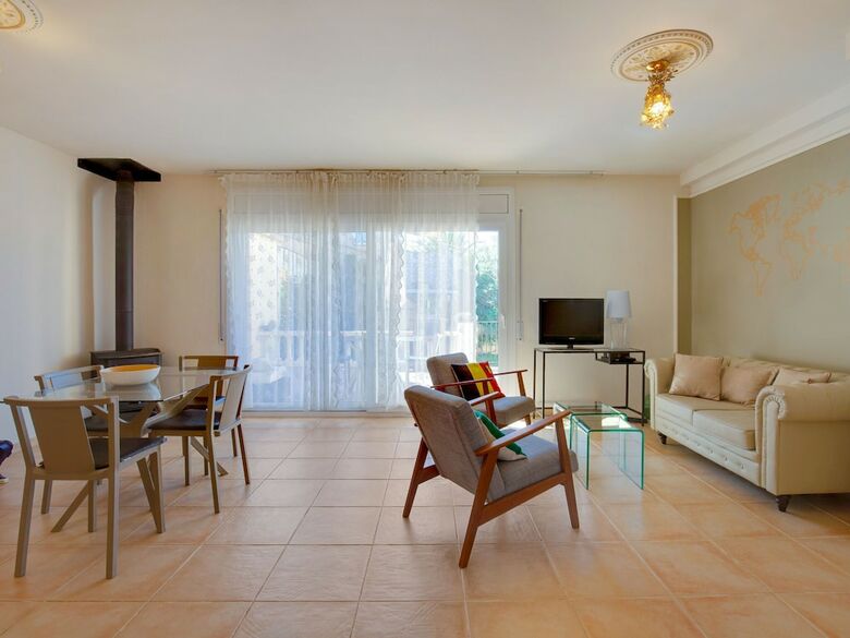 Quaint Holiday Home In Vilacolum With Swimming Pool