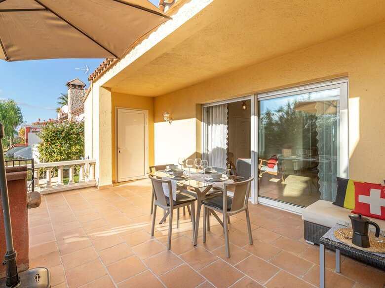 Quaint Holiday Home In Vilacolum With Swimming Pool