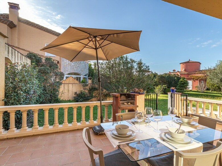 Quaint Holiday Home In Vilacolum With Swimming Pool