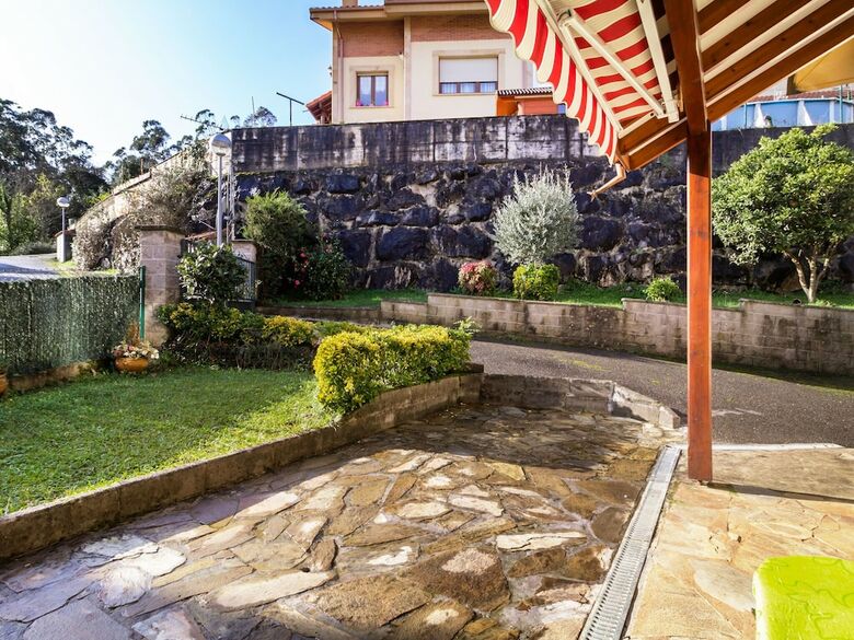 Exquisite Holiday Home In Carasa With Private Garden
