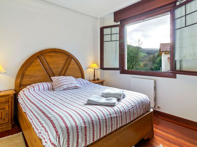 Exquisite Holiday Home In Carasa With Private Garden