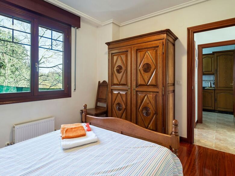 Exquisite Holiday Home In Carasa With Private Garden