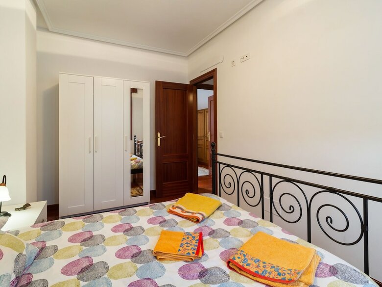 Exquisite Holiday Home In Carasa With Private Garden