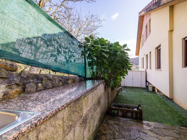 Exquisite Holiday Home In Carasa With Private Garden