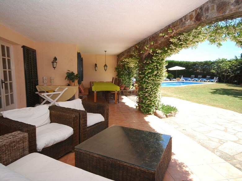 Magnificent Villa In Calonge With Terrace