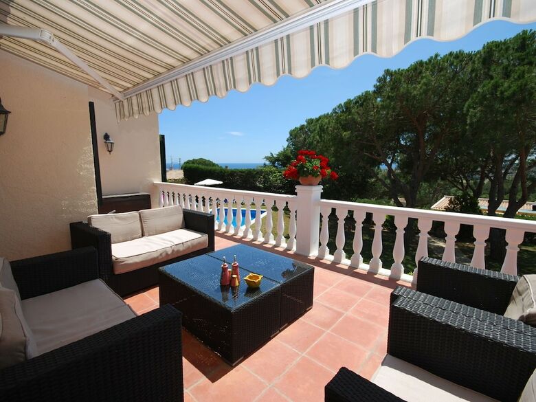 Magnificent Villa In Calonge With Terrace