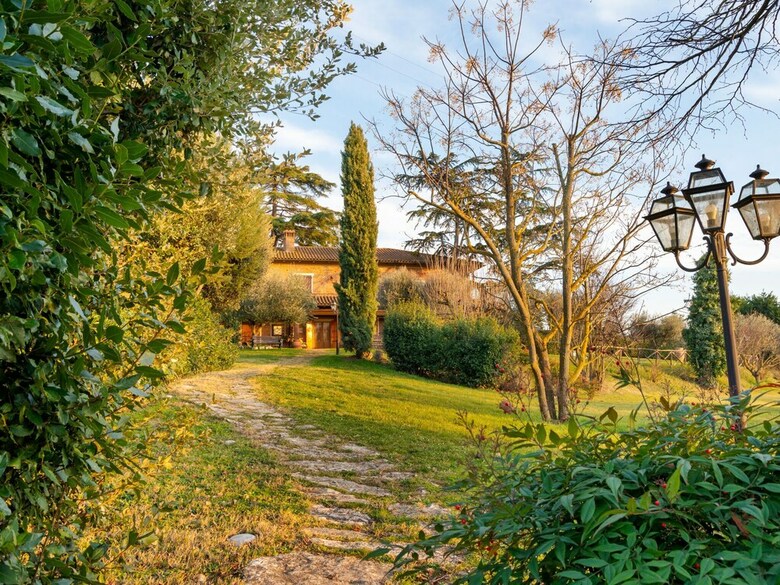 Spacious Holiday Home In Castiglione Del Lago With Pool