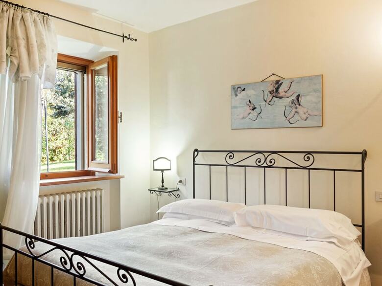 Spacious Holiday Home In Castiglione Del Lago With Pool