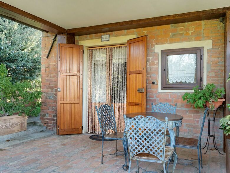 Spacious Holiday Home In Castiglione Del Lago With Pool