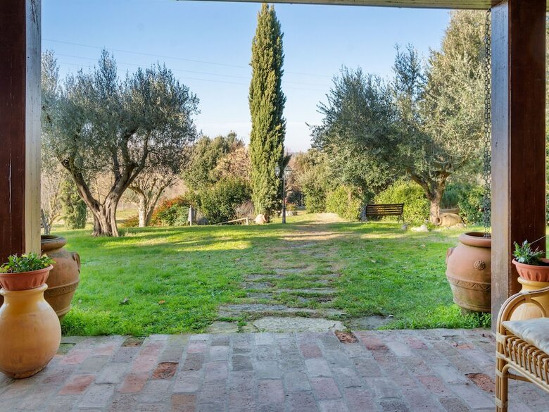 Spacious Holiday Home In Castiglione Del Lago With Pool