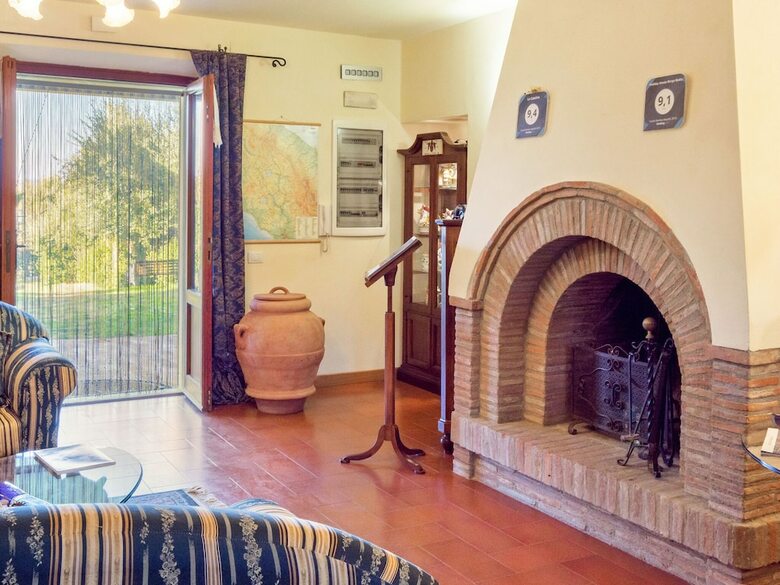 Spacious Holiday Home In Castiglione Del Lago With Pool