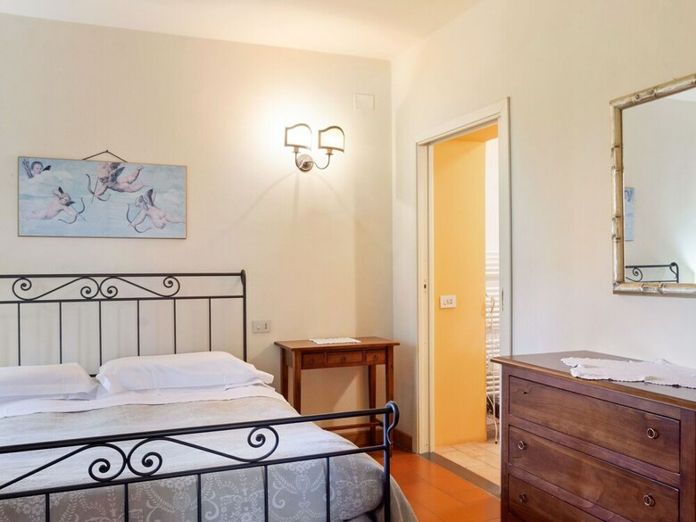 Spacious Holiday Home In Castiglione Del Lago With Pool