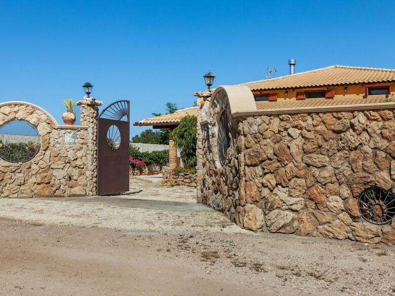 Attractive Villa In Plemmirio With Private Swimming Pool