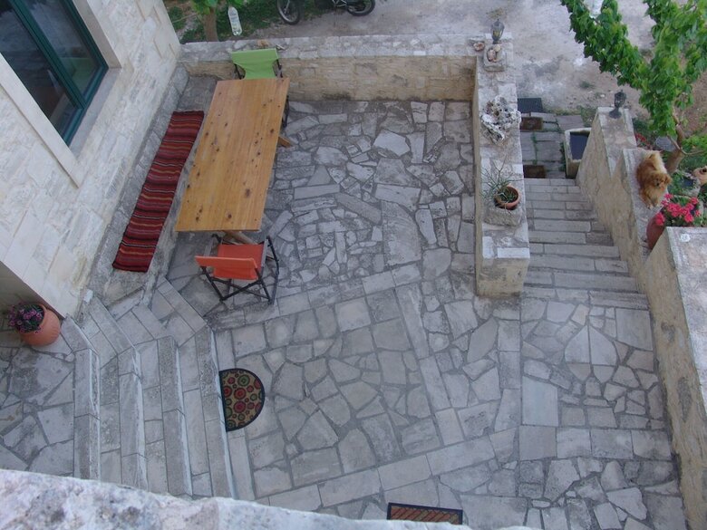 Spacious Villa In Margarites With Private Garden