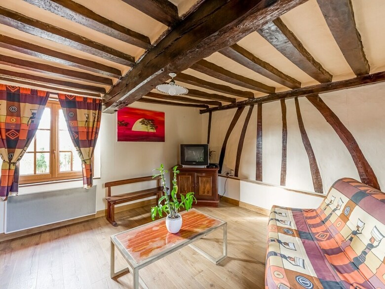 Quaint Holiday Home In Saint-germain-sur-bresle With Garden