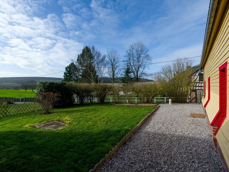 Quaint Holiday Home In Saint-germain-sur-bresle With Garden