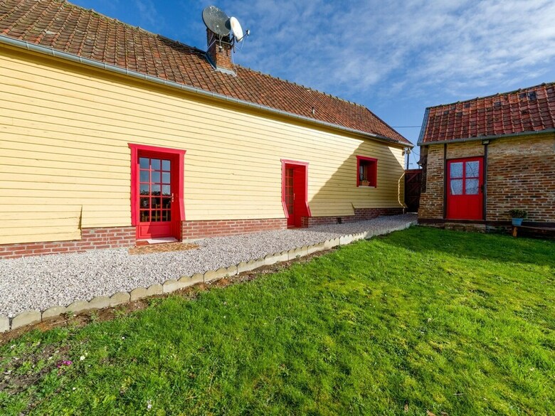 Quaint Holiday Home In Saint-germain-sur-bresle With Garden