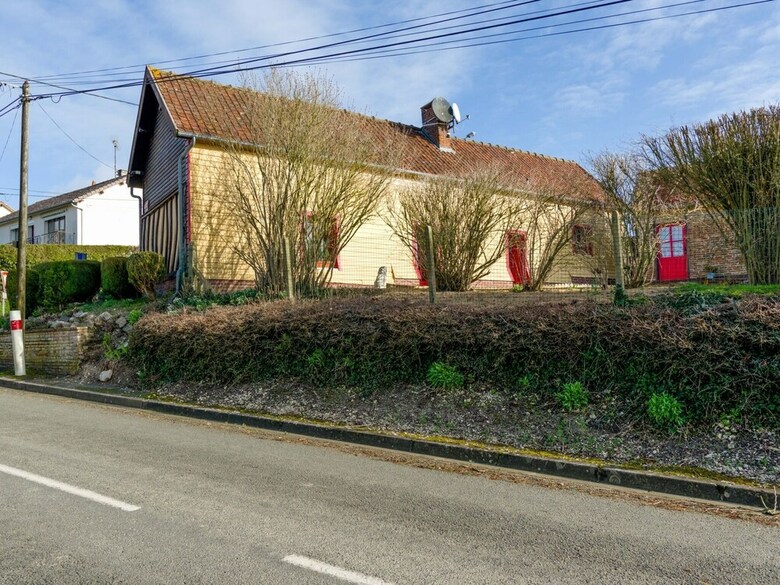 Quaint Holiday Home In Saint-germain-sur-bresle With Garden