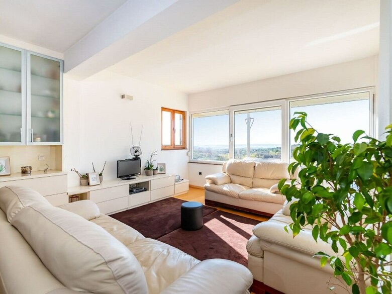 Delightful Apartment In Radovin With Garden