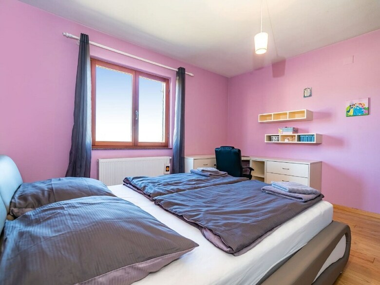 Delightful Apartment In Radovin With Garden