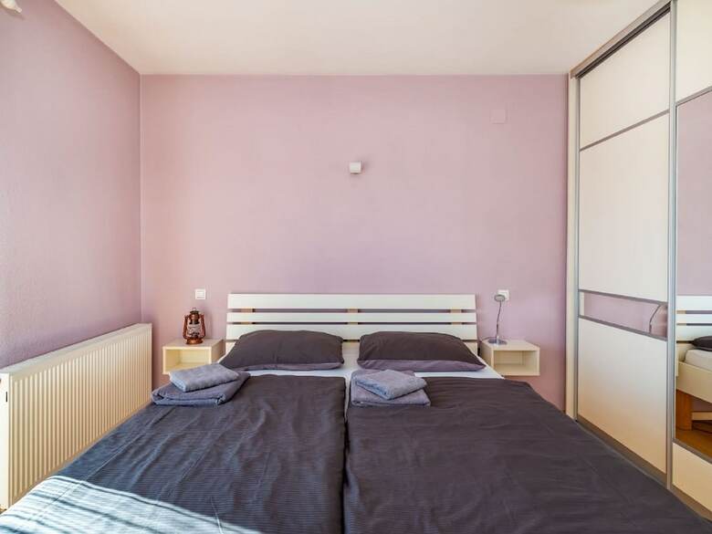 Delightful Apartment In Radovin With Garden