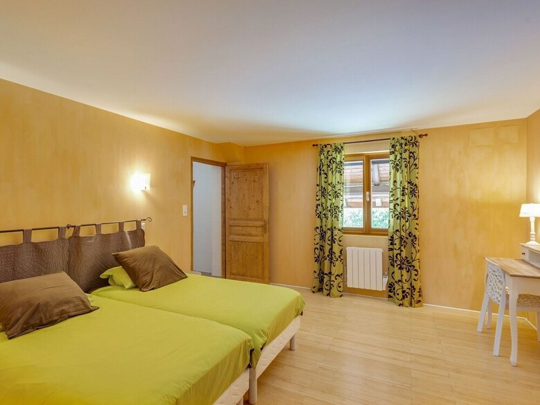 Comfortable Holiday Home In Petit-croix Near Novillard
