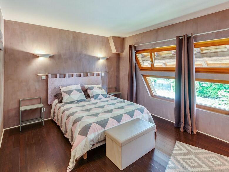 Comfortable Holiday Home In Petit-croix Near Novillard