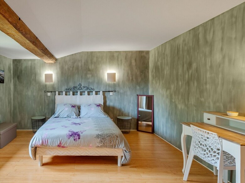 Comfortable Holiday Home In Petit-croix Near Novillard