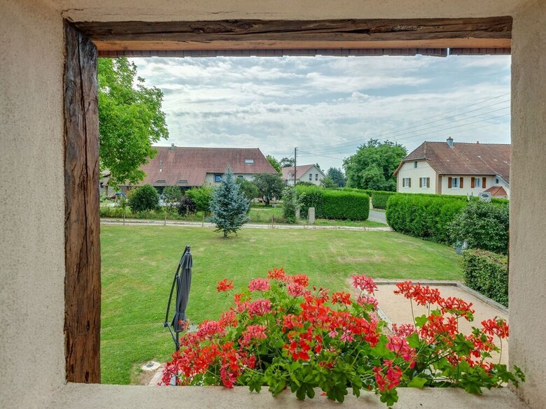 Comfortable Holiday Home In Petit-croix Near Novillard