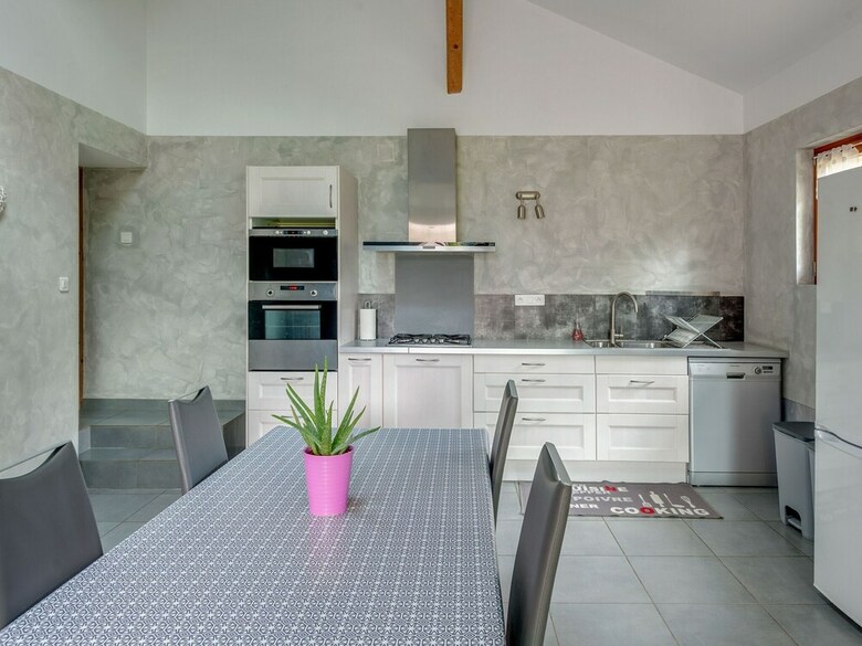 Comfortable Holiday Home In Petit-croix Near Novillard
