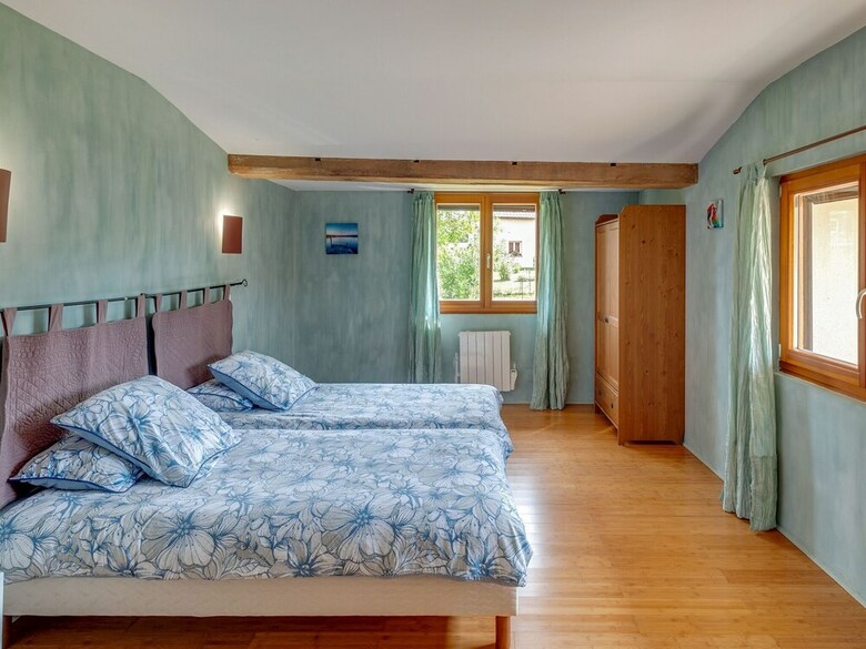 Comfortable Holiday Home In Petit-croix Near Novillard