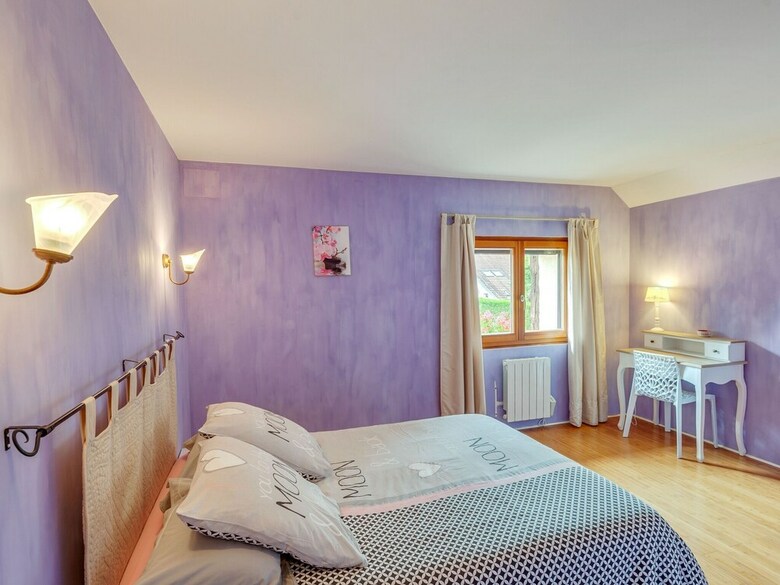 Comfortable Holiday Home In Petit-croix Near Novillard
